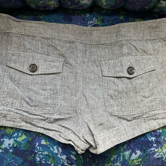 Express grey/white knit button from shorts - Picture 8 of 10